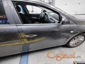 Fiat bravo 2 prednja desna vrata kod boje 284 Originalni delovi  Moguca ugradnja delova  Alfa Romeo 147-156-166-159-GT-MiTo-Giulietta Fiat bravo 2 - croma -grande punto -multipla 2 -punto 3 -stilo-idea Freemont Panda 3 500L 500 500x Lancia ypsilon-delta-musa-lybra Volkswagen Golf 6  Audi a3 2012-2020 Volkswagen Passat B7  Ukoliko zelite da porucite Posaljite poruku preko sms poruke ili pozovite na telefon 0616115961