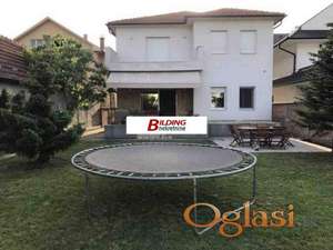 Izdaje se kuća u Zemunu,lux,sa dvorištem ID#14263