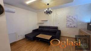 Četvorosoban stan na Bulevaru Evrope !