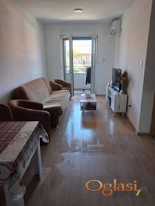 NOV OPREMLJEN JEDNOIPOSOBAN STAN SA PARKINGOM KOD LIPOVOG GAJA