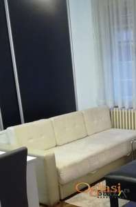 KOMPLETNO OPREMLJENA GARSONJERA U STAROM GRADU