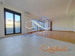 Novi Sad, Cara Dušana - Luksuzan četvorosoban stan sa bazenom ID#1083