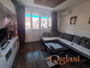 Komforan trosoban stan na Limanu I