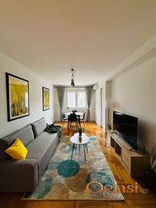 Dvosoban moderno namešten stan Socijalno