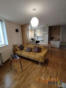 KOMFORAN POLUNAMEŠTEN ČETVOROSOBAN STAN U NOVOJ ZGRADI U PETROVARADINU