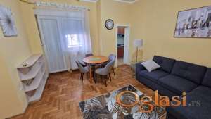 Jednoiposoban, namešten stan, Bore Prodanovića