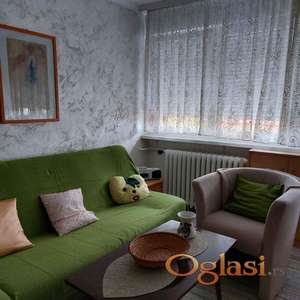 Garsonjera, Autokomanda, nameštena