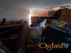 Na prodaju dvorišni stan sa velikim potencijalom!