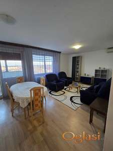 NOVI SAD,LMAN 4,DVOOBAN STAN ODMAH USELJIV-400E