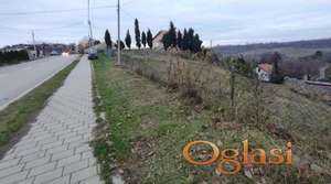 Atraktivan plac na glavnom putu