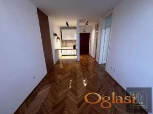 Kompletno renoviran-35m2! Bulevar Oslobođenja!