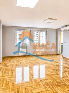Izdaje se trosoban stan na Bulevaru Nemanjića, kod Zone 3, 88m2!