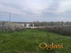 Plac sa pogledom na Dunav