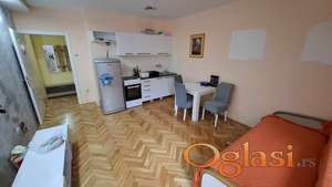 Jednoiposoban namešten stan Socijalno