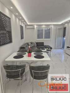KOD LIPOV GAJ-A, 79 m2+ krovna terasa, Trosoban, Vila, Namešten