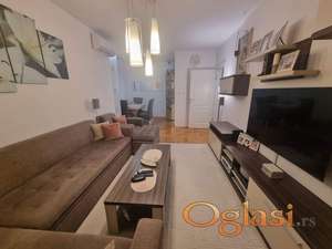 Odličan, sa nameštajem