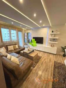 Lux trosoban stan sa parking mestom u centru ID#7284