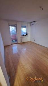  KOMFORAN POLUNAMEŠTEN DVOSOBAN STAN NA NOVOJ DETELINARI