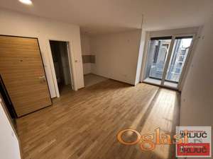KOD SOMBORSKOG BULEVARA, 29m2, Garsonjera, Nova