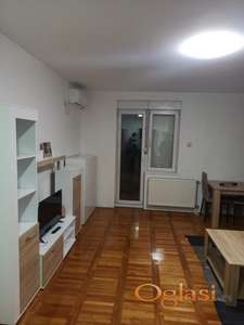 Veoma lep stan u širem centru grada