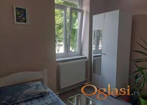 Stan za uzdavanje sa pogledom na trg