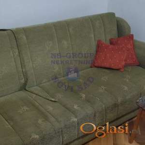 Izdaje se lep trosoban stan u Adamovičevom