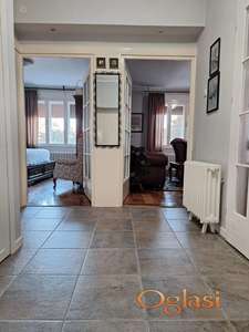 Odličan dvosoban stan, Centar