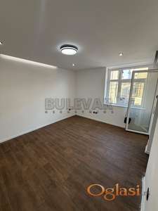 Izdaje se odličan dvosoban stan u strogom centru grada Niša kao poslovni prostor, 50m2