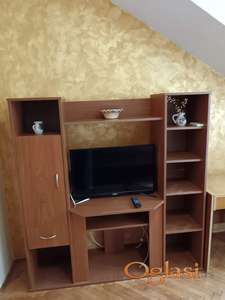 Izdajem  jednoiposoban stan 40m2  odlicna lokacija, Grbavica