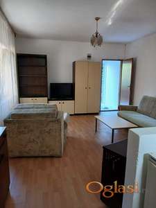 Izdajem nameštenu garsonjeru