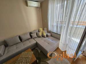 Namešten, jednoiposoban, useljiv