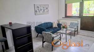 Izdaje se odličan jednoiposoban stan na Bulevaru Nemanjića, 40m2
