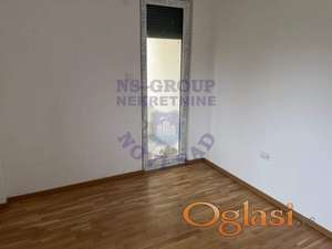 Na prodaju prostran i svetao četvorosoban stan