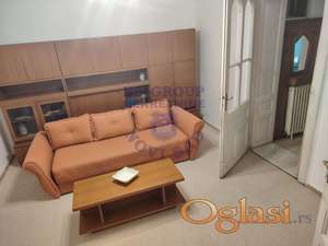 Trosoban stan u neposrednoj blizini keja.