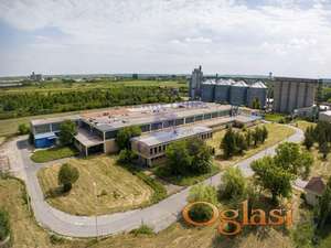 Unikatna nekretnina na ulasku u Secanj! Odlicna investicija!