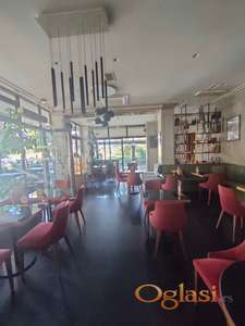 Prelep namešten restoran sa baštom u Starom gradu