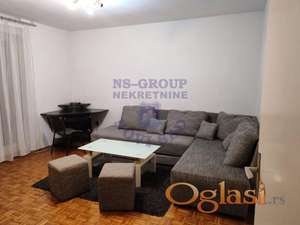 Izdaje se lepo namešten dvosoban stan površine 60 m², koji se nalazi na prvom spratu stambene zgrade u mirnom i traženom delu grada – Avijacija.