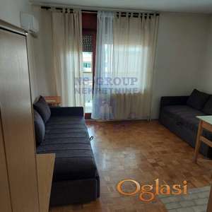 Izdaje se funkcionalna i lepo organizovana garsonjera površine 31 m² na Novoj Detelinari.