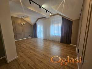 Prodajem trosoban stan u centru VLASNIK
