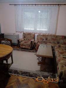 Izdaje se dvosban stan na Panteleju, 50m2!