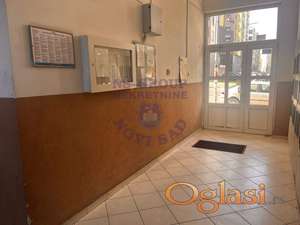 Useljiva garsonjera na odličnoj lokaciji