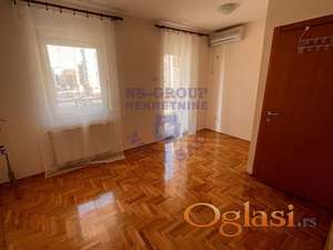 Useljiva garsonjera na odličnoj lokaciji