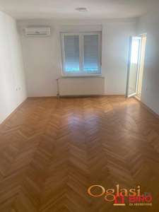 ****MODERAN I SVETAO DVOSOBAN STAN U NOVOGRADNJI NA SAJMU****