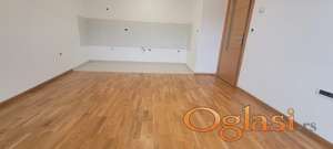 Prelep trosoban stan u Petrovaradinu