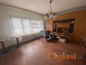 Odlicna kuca u Veterniku