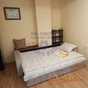 Izdaje se garsonjera u samom centru Novog Sada