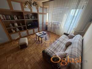 Trosoban stan na Bulevaru Oslobodjenja, 64m2