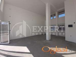 Izdaje se ulični lokal na keju, 50m2