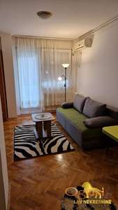 POTPUNO OPREMLJENA GARSONJERA U PUŠKINOVOJ