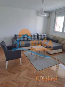 Izdaje se stan na Bulevaru, preko puta Zone III, 50m2!